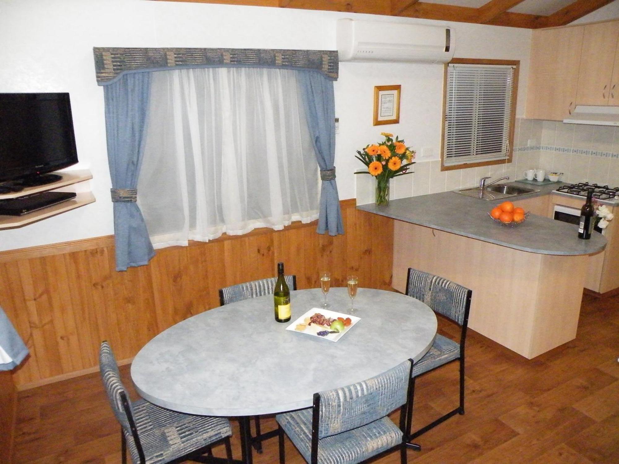 Lake Hamilton Motor Village And Caravan Park Pokoj fotografie